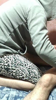 3 adam büyük Arap yarak heteroseksüel adamın götünü sikiyor Arap anal seks