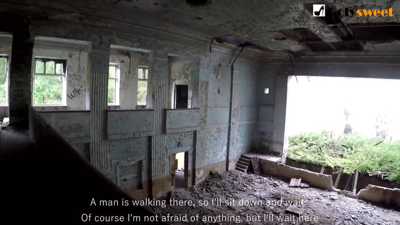 Polly Sweet: ロシアの学生は公に廃墟の大学で吸うとファック(英語字幕)