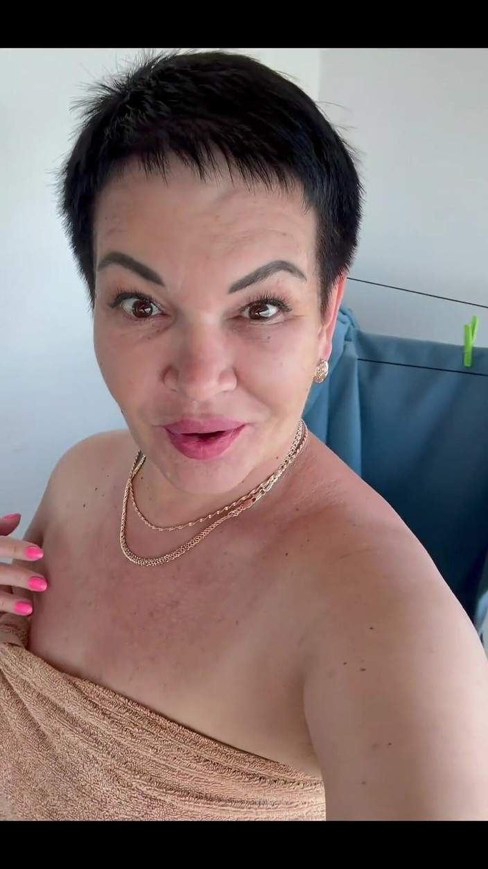 KarmenMilf: Extrémní na balkóně u moře, Hladím se, Moje kundička