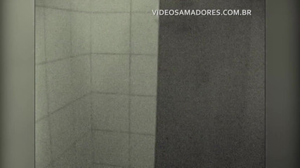Amateurs videos: Adam duş sırasında çıplak gelinin videolarını kaydediyor