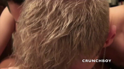 Crunch Boy: Niesamowita dziwka zerżnięta przez 2 prostych przyjaciół