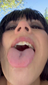 Drobná Penelope Reed si užívá šukání na POV