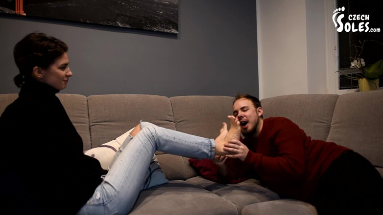 Czech Soles - foot fetish content: 尼古拉一生中的第一次脚崇拜！