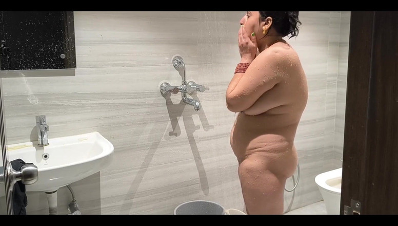 Pujaprem indian: Gadis india puja baby lagi mandi pagi-pagi