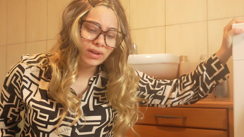 AmayaMori: Giantess Stepsister Swallows Him the Potion Wears off