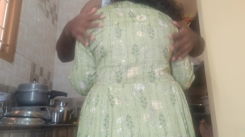 Laxi ammu: Dhivya Chennai universidad 3