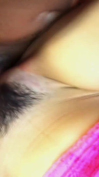 Riley Reid ki tang baalon vaali choot aur munh ka uske sautele paapa dvara jordaar istemaal kiya gaya
