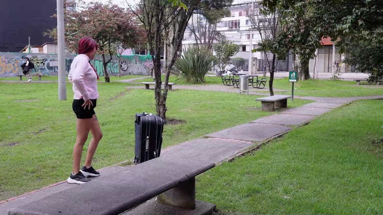 Allison Sweet: 아름다운 빨간 머리 여성은 매형과 남편과 함께 큰 쓰리섬을 하다가 우유를 다 빼내고