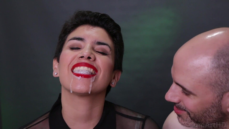 TheArtOfCum: Sexy mrdka kape z úst