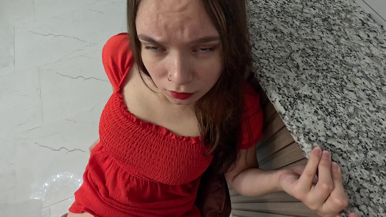 Julia Say No: Padrasto queria testar nova câmera filmando sexo com sua enteada...