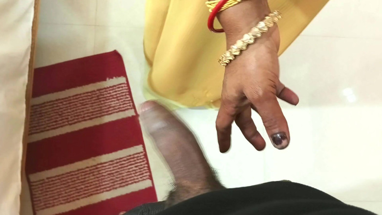 Popmini: नवविवाहित भारतीय भाभी ब्लाउज-साड़ी पहने हुए युवा सौतेले भाई के साथ गले में गहरे तक लंड चुसाई और हॉट चुदाई