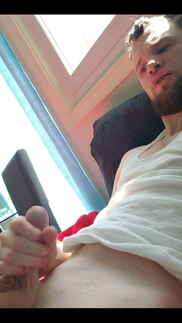 TalenJames: 10 minut hladění mého pulzujícího ptáka, dokud nevybuchnu.