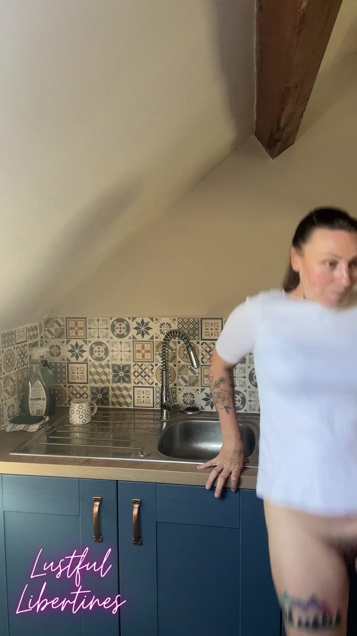 Lustful Libertines: Kitchen Sink Pee