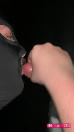 gloryholezh: Pemain Bola Sepak 22 Tahun Dapat Blowjob Gay Pertamanya Selepas Latihan...