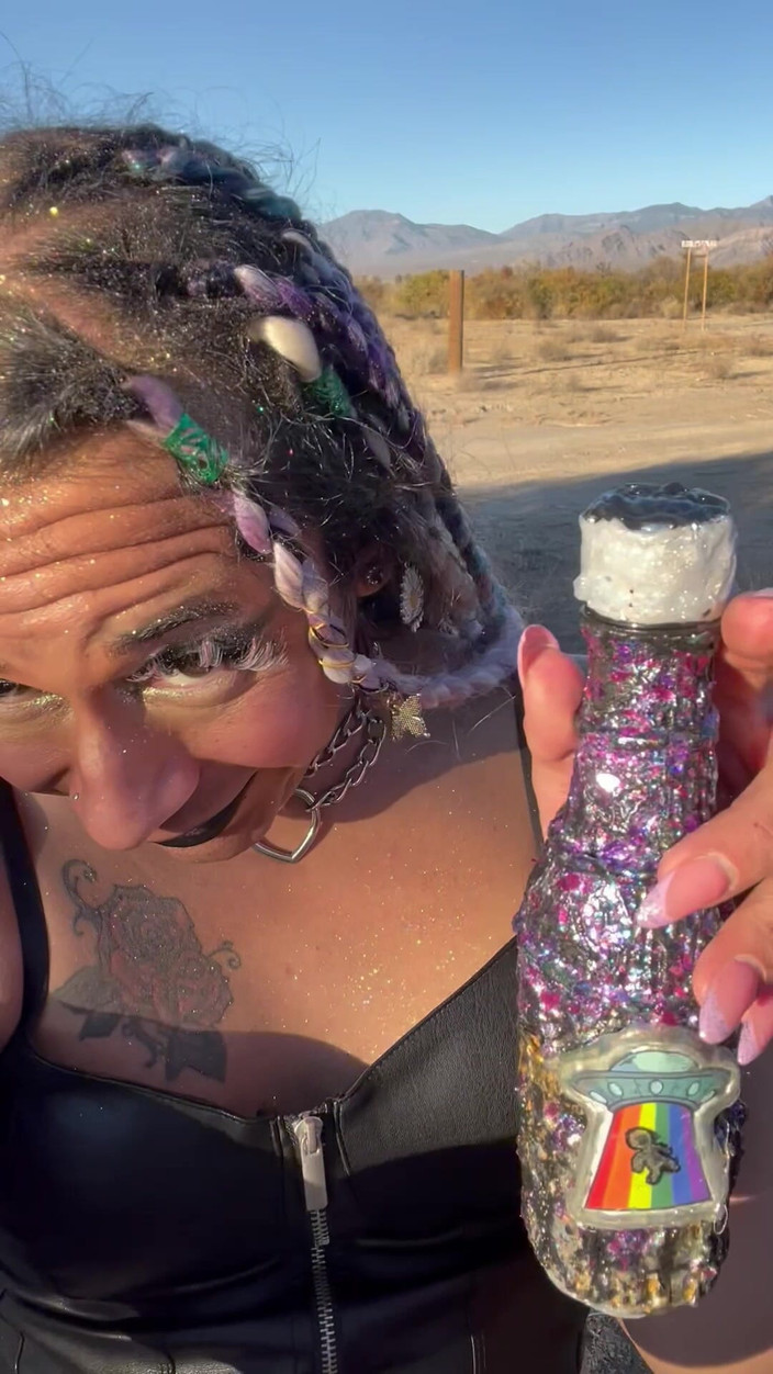 TSJade95: Nalej na mě ten cukr Striptýz venku