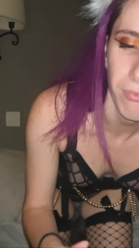 A Little Vixen Wants to Do a Good Blowjob