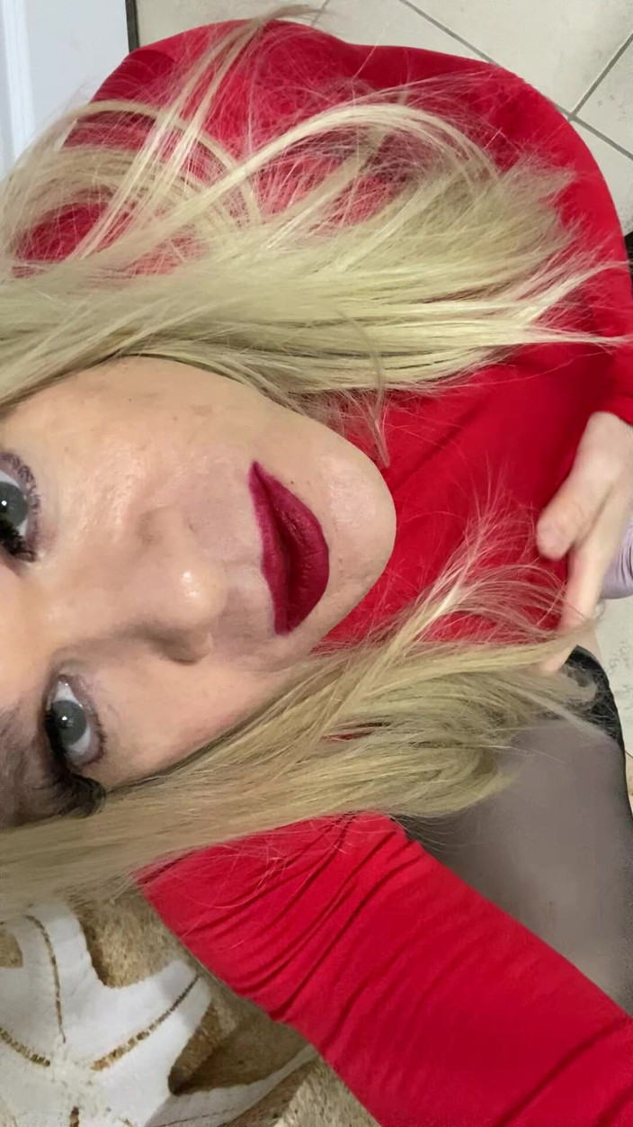 MadisonCD2025: 정액과 맛을 떨어뜨리고 카메라에 더러운 말을 하는 Sissy 크로스드레서