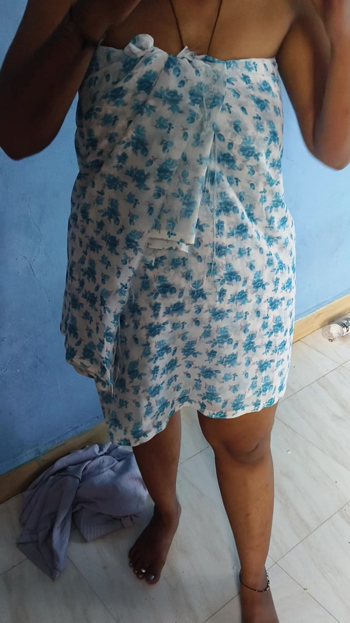 Tamil lesbian: ホットおっぱいショー