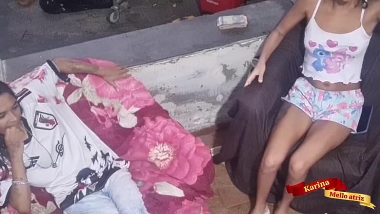 Karinamello: Un vecchio riesce a fare sesso con le sue due...