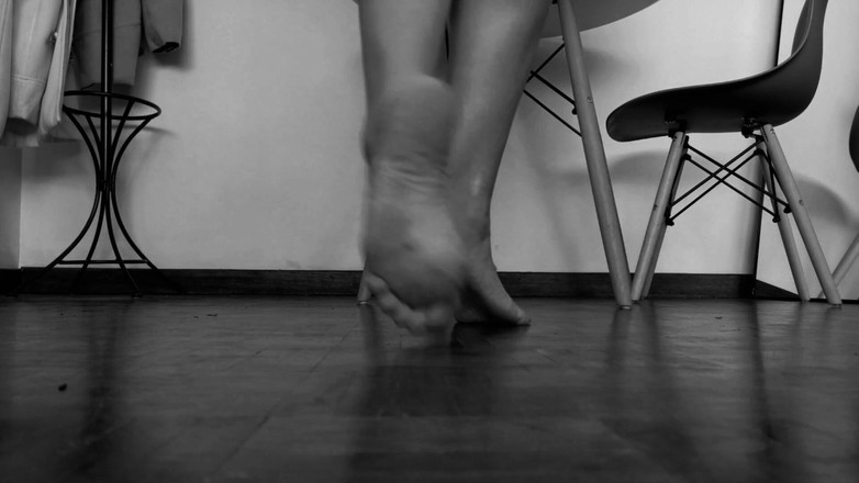 Kinky Lyrical: पैर और संगीत