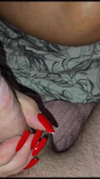 Je l’ai aidé à éjaculer dans un préservatif, donc je pouvais verser le sperme dans ma chatte