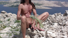 Queen Snake: Venkovní bdsm masturbace