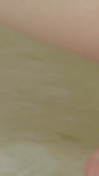 La magra mora 1_sexy dipendente dal sesso di vetro scena-1_sexy si infila un lungo dildo di vetro