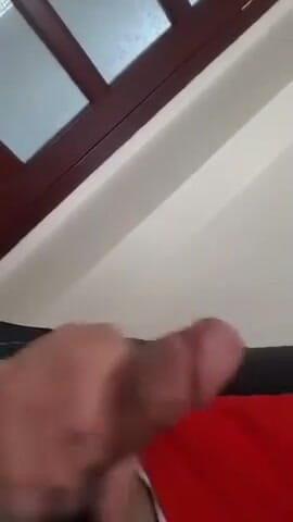 Horny Inn: Turkish Stepdaddy masturbate