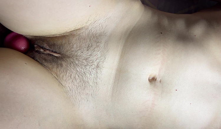 LolaLola: Я Проснулась От Трения Члена Об Мою Волосатую Киску,крупным Планом С Огромным Камшотом