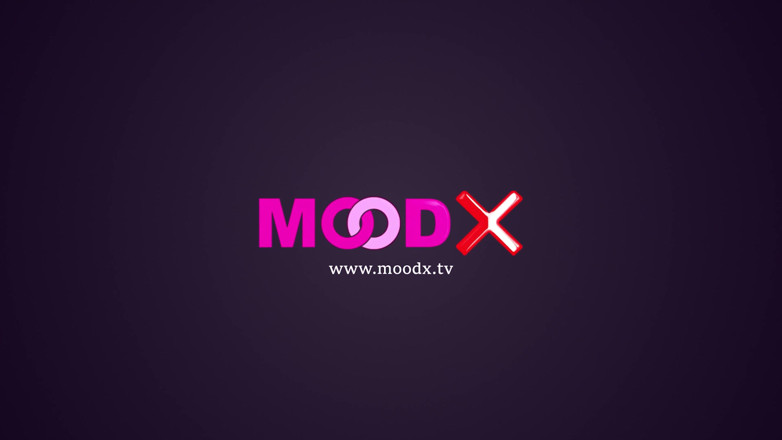 Mood X VIP: Une indienne mignonne se fait baiser par son beau copain...