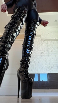 You're Under My Boots: Giantess Crush POV
