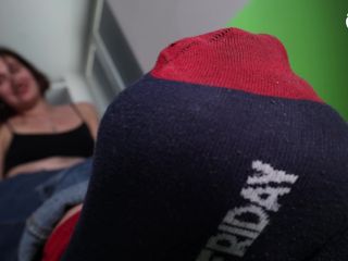 Czech Soles - foot fetish content: Une domination renifle des pieds avec ses chaussettes de sport