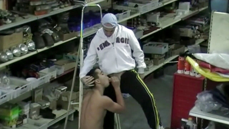 Gaybareback: Прямо відсмоктали і відтрахали в гаражі