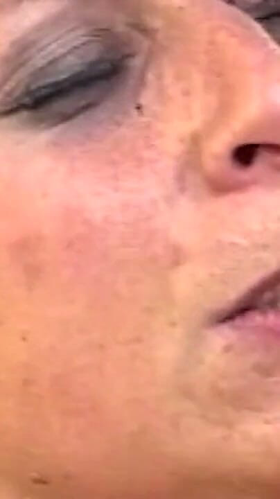 Bangora sluts: Pequeña abuela toma anal duro en la universidad