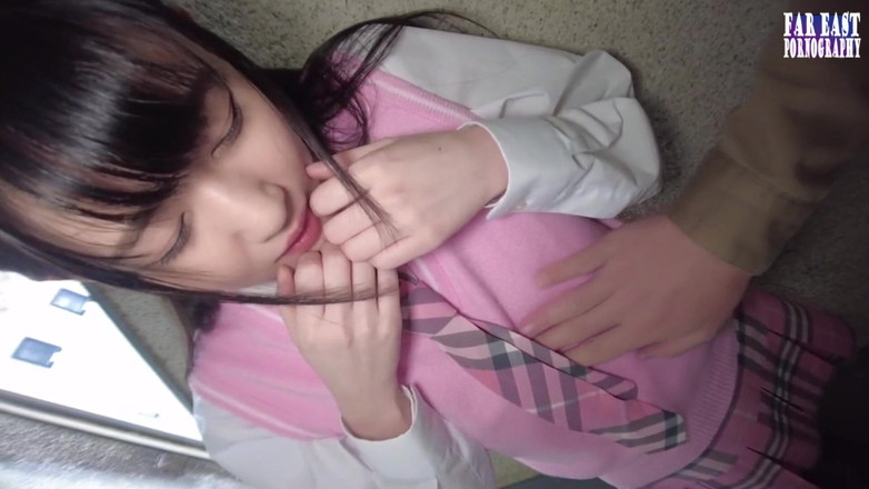 Far East pornography: Gulp Bliss delicata con una piccola curva dai capelli scuri...