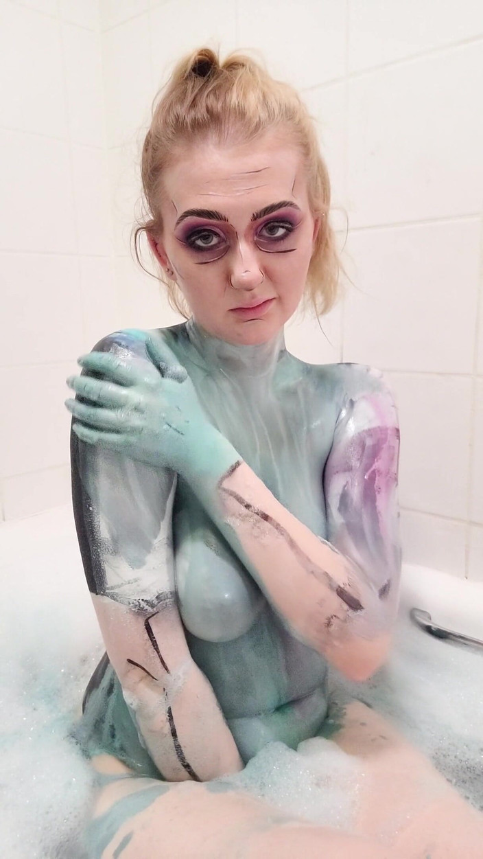 Em Yang: Cosplay Dr Z Odstranění bodypaint koupele