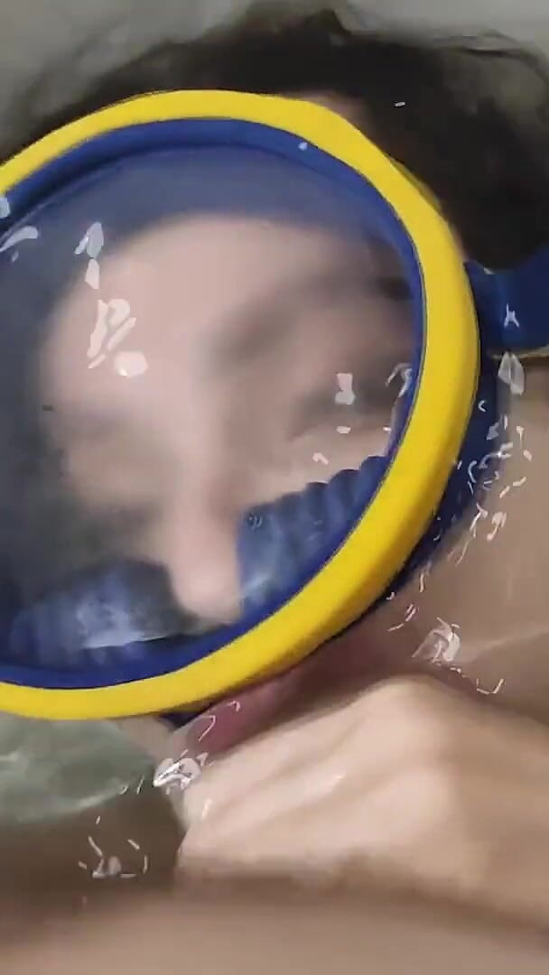 3 Minutes Underwater Breath Holding, Squirting, Blowjob (Princess18)