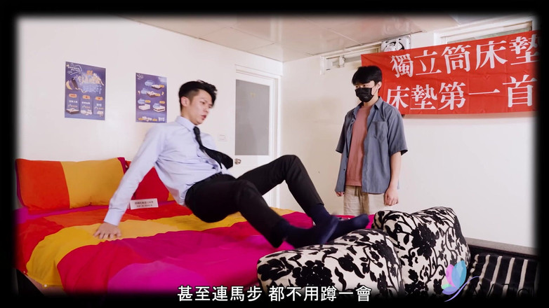 AV Jiali: Ateşli Tayvanlı ticari model yakışıklı bir satıcıyla sikişiyor