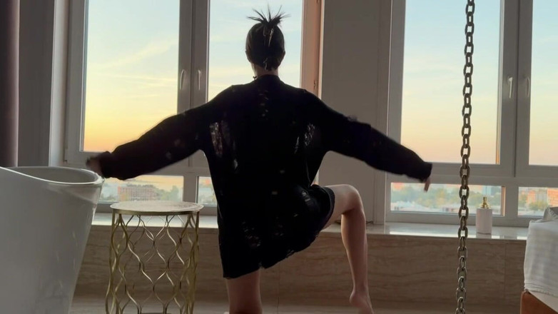 Skinny_lady69: Tiempo perfecto de yoga en bragas