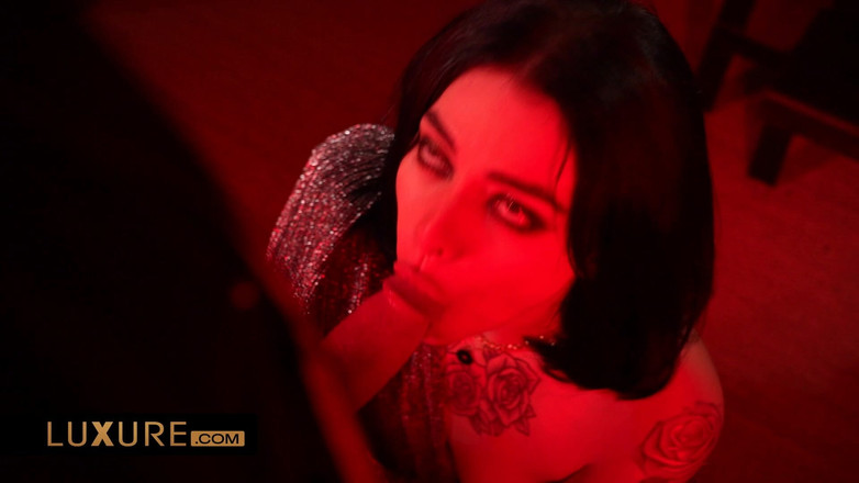 Luxure: Clara mia lagi asik seks bondage sambil ditangguhkan
