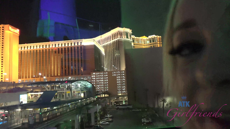 ATK Girlfriends: Dedos agradam a buceta rosa da jovem Cleo