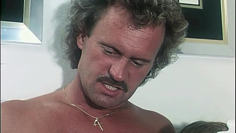 Inthe MILF room: モアナのクラブでレズビアン乱交、dp、異人種間ファック