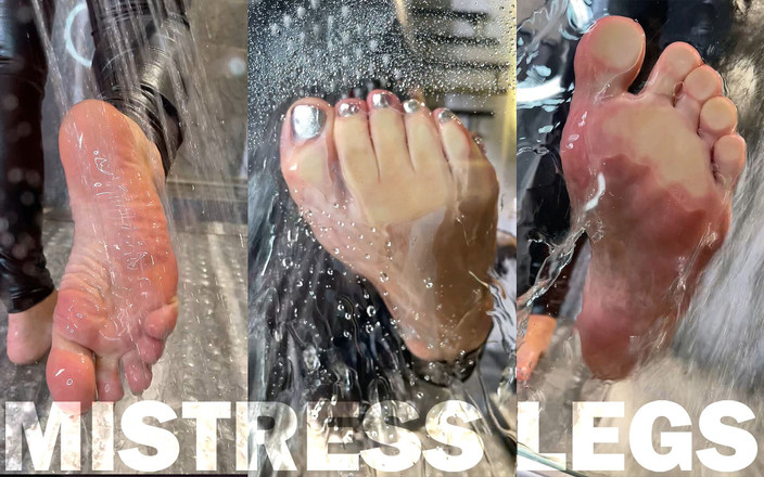 Mistress Legs: 性感湿透的脚在淋浴时被压在玻璃上