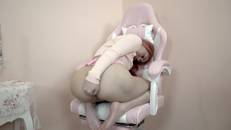 Dolls Cult: 내 쪼이는 후장을 손가락으로 채우는 걸 보시나요?