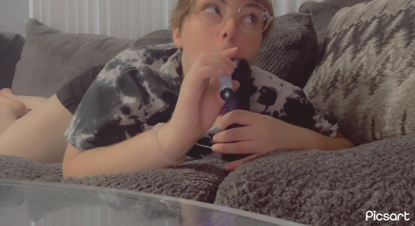Mushroombitchx: Netflix &amp; Chill; Номер для некурців,