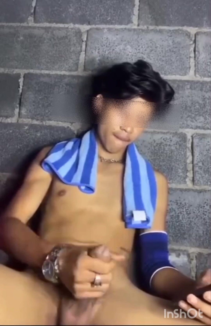 Louswee: Smooth Skin, Dirty Thoughts