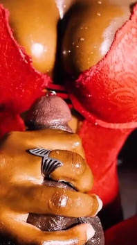 Ebony Titty Fuck končí s Cum All Tits od nevlastního otce