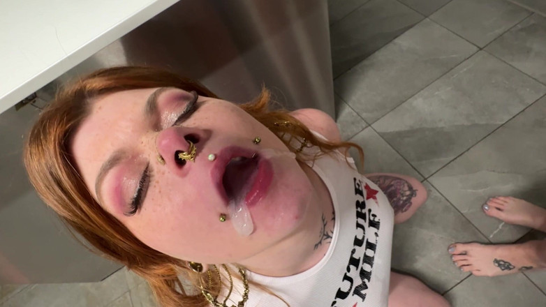 Bellehaze: Two Big Girls in the Laundromat