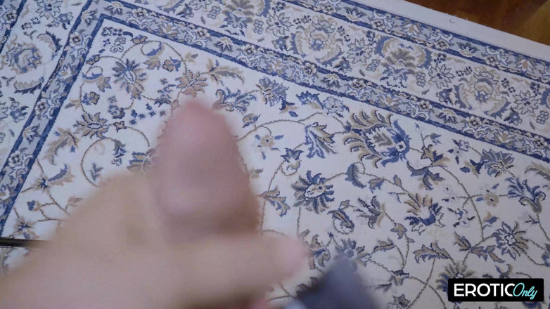 ONLYFREAKSX: Instalatér trhne svůj penis na zákazníka