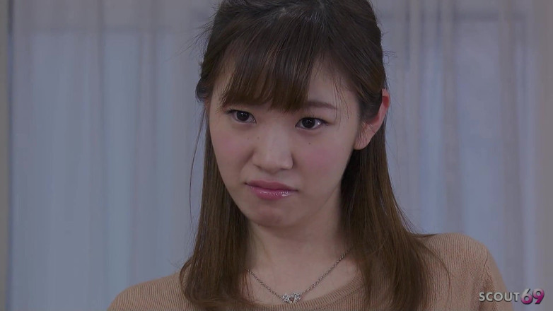 Asian porn collection: La studentessa giapponese mayumi viene scopata nella sua stretta figa...